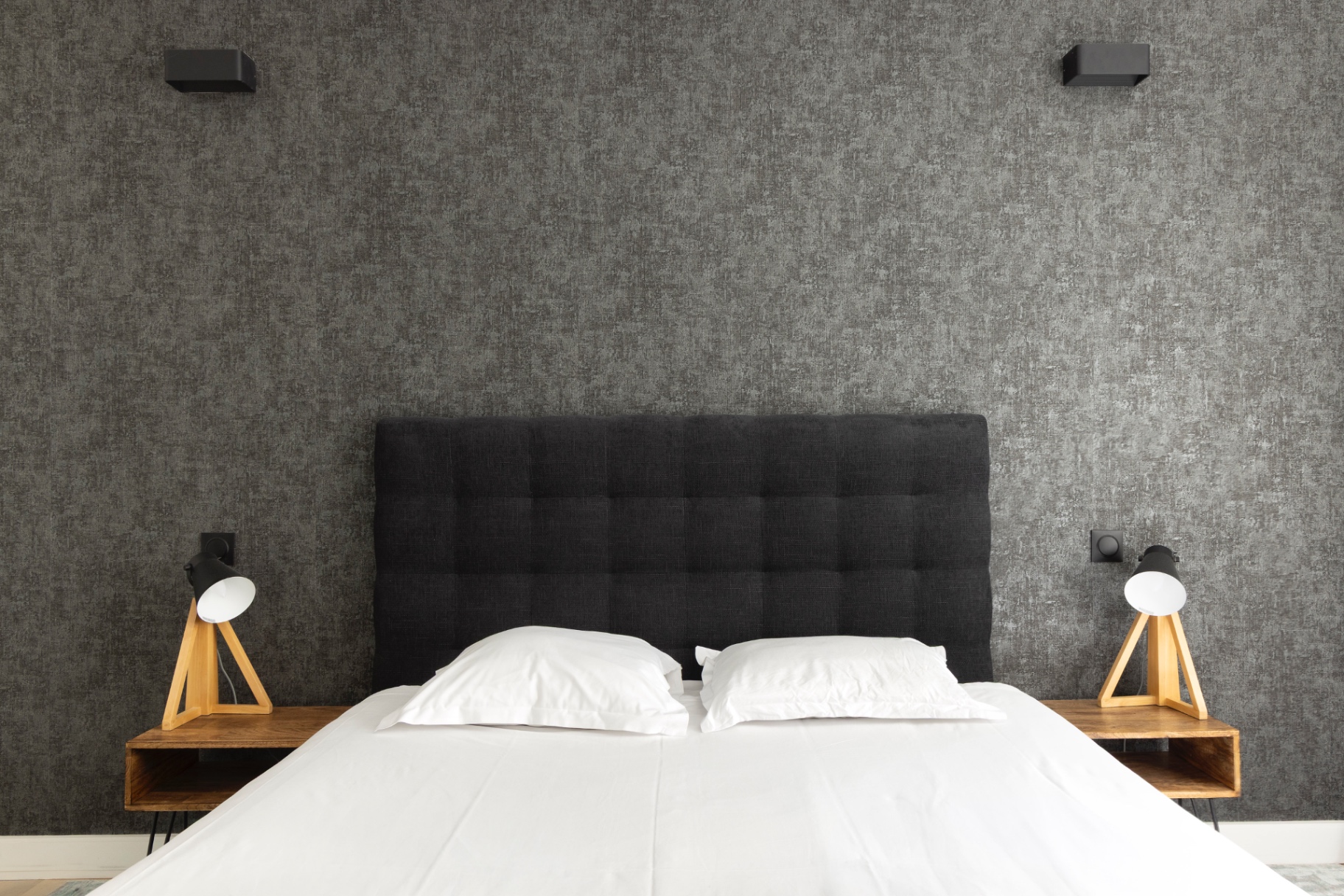 Chambre principale tête de lit capitonnée