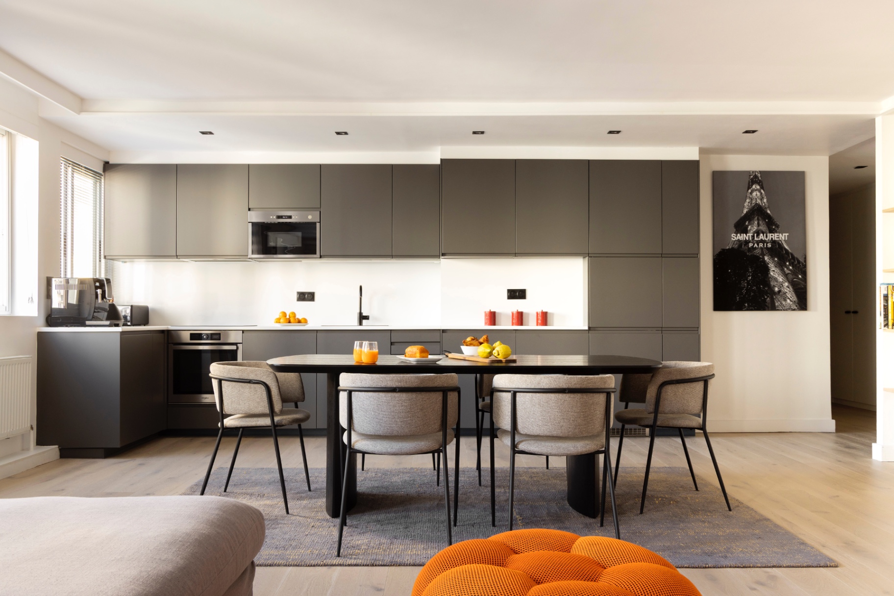 Cuisine équipée et salle à manger